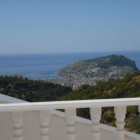 Vakantiehuis With A Pool And Jacuzzi Alanya