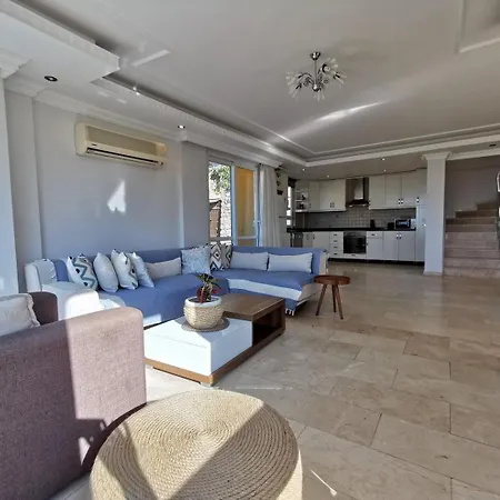 With A Pool And Jacuzzi Vakantiehuis *