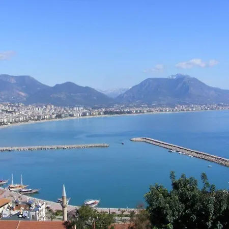 Tatil Evi With A Pool And Jacuzzi