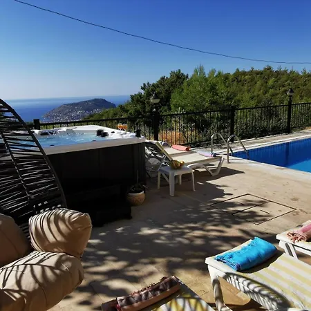 Tatil Evi With A Pool And Jacuzzi Alanya