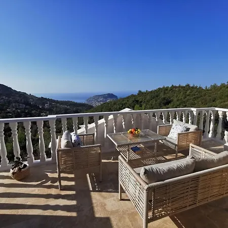 With A Pool And Jacuzzi Vakantiehuis *