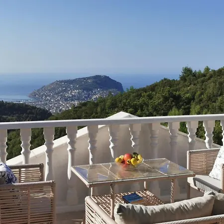 With A Pool And Jacuzzi Vakantiehuis Alanya