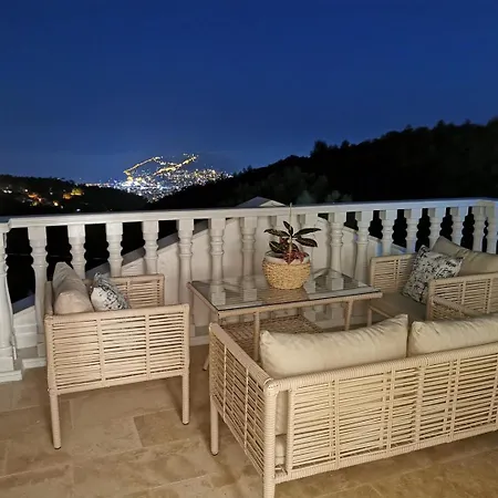 Tatil Evi With A Pool And Jacuzzi