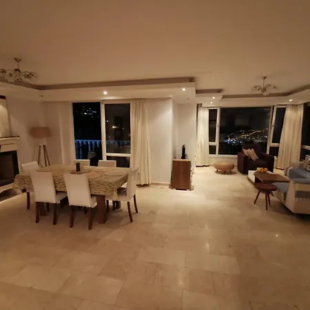 With A Pool And Jacuzzi 펜션 알란야