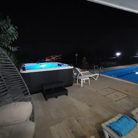펜션 With A Pool And Jacuzzi *